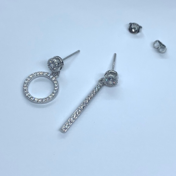 🌟 Silver Asymmetrical Circle Bar Stud Earrings CZ - Picture 4 of 5